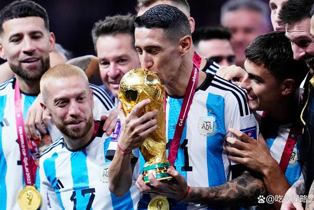 那不勒斯险胜AC米兰，迪玛利亚梅开二度欧联杯