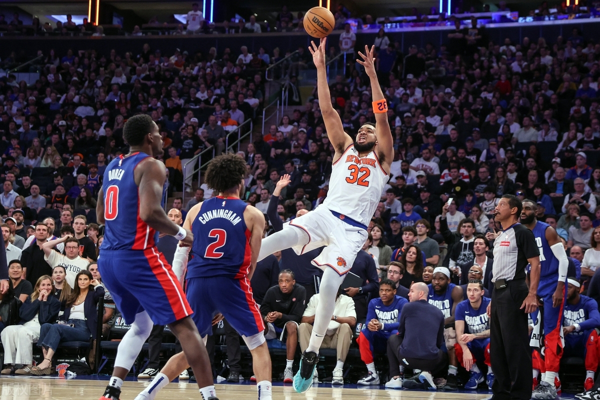 尼克斯绝杀篮网，易建联状态火热