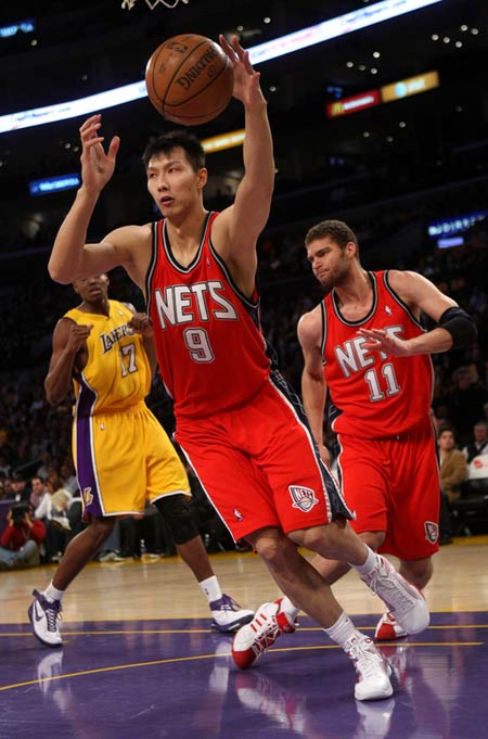 尼克斯绝杀篮网，易建联状态火热